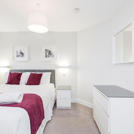 Room Space Service Apartments - New Manor House ブラックネル エクステリア 写真