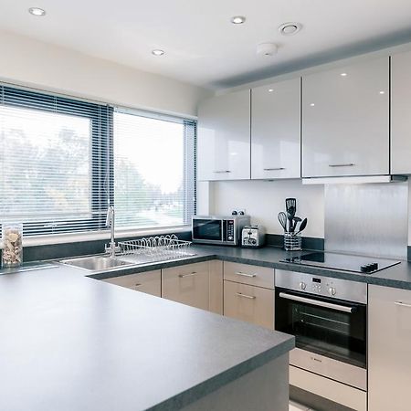 Room Space Service Apartments - New Manor House ブラックネル エクステリア 写真